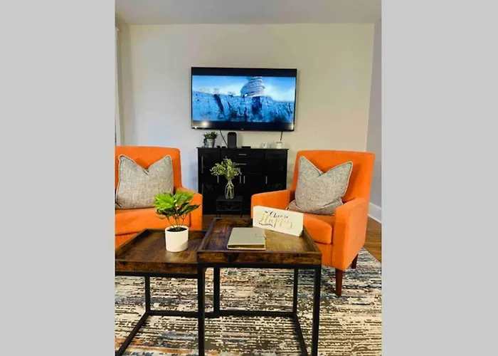 Modernized City Home W/ Parking Downtown Lancaster